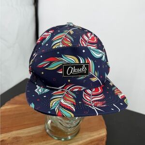 Aksels Wild Feathers Camper SnapBack Hat blue red 6 panel